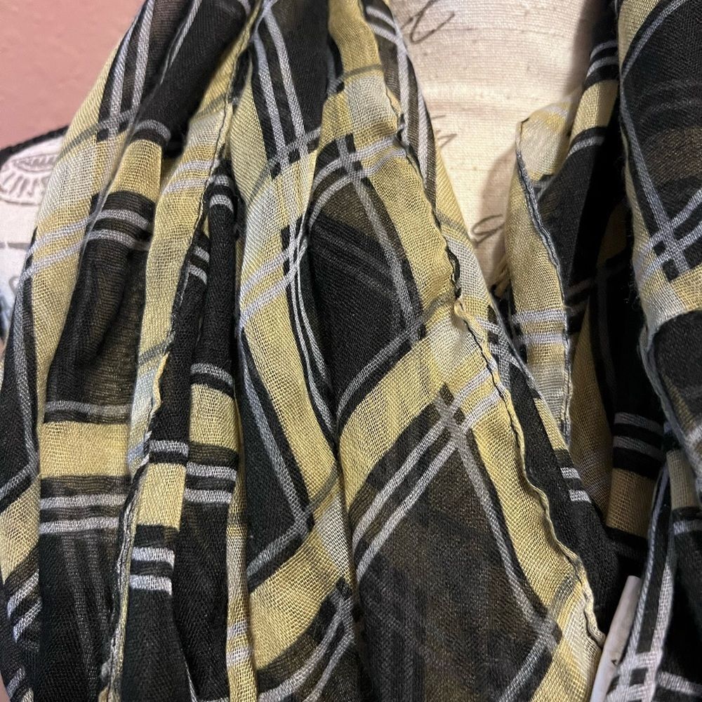 Chatties plaid infinity scarf - Picture 3 of 5